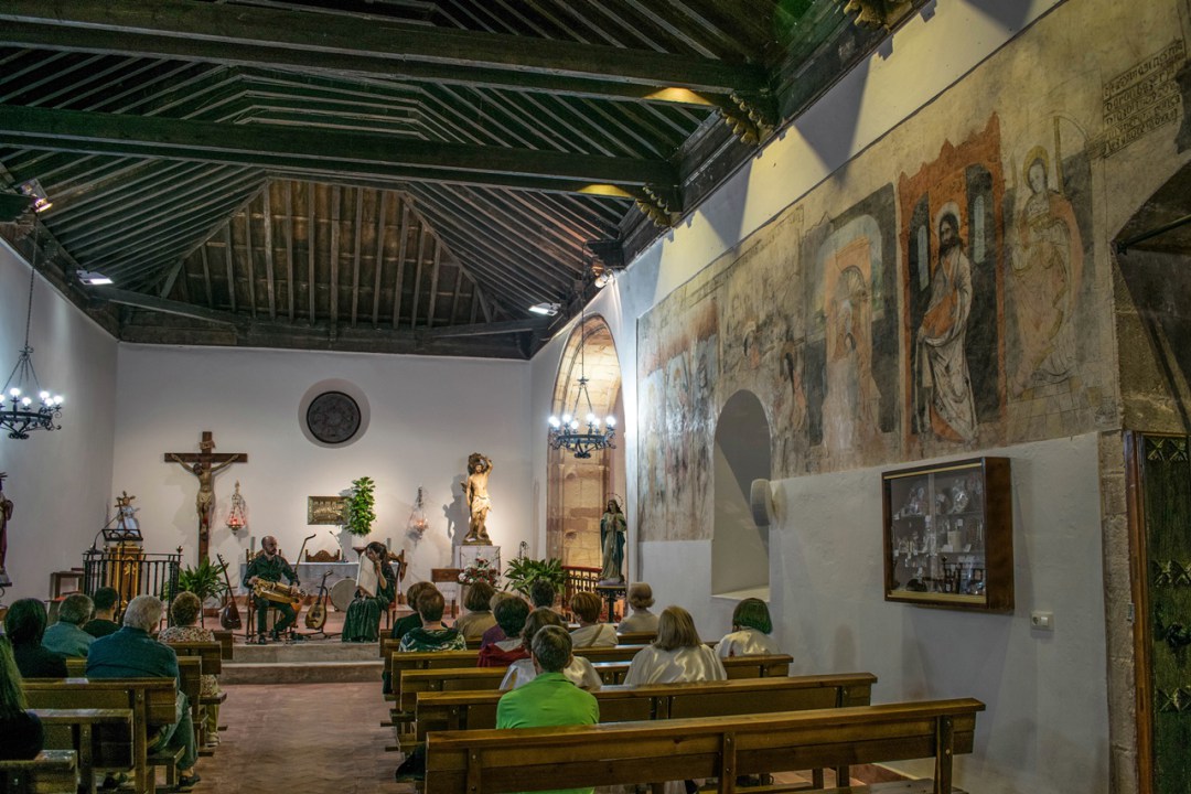 Concierto de música sefardí, artesonado mudéjar y frescos en la ermita de San Sebastián. Autor, Juan Pedro García