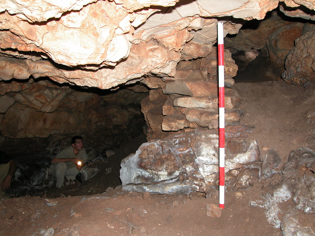 Cueva prehistórica en el Castillejo del Bonete
